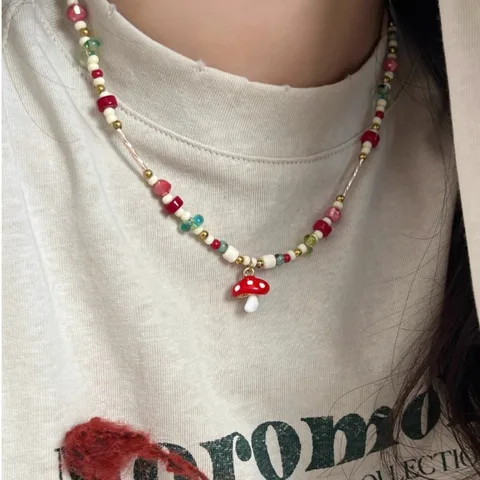 Колье-чокер с цветным камнем