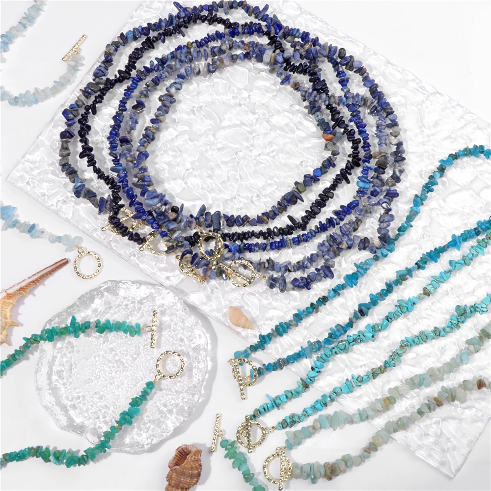Натуральный ошейник из синего камня с неправильными камнями лечебного гравия, кристаллическим кварцем и чип-бусинами из аквамарина для женской ювелирной продукции.