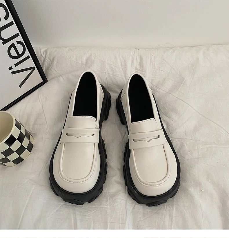 

Shallow Mouth Womens Derby Shoes British Style Casual Female Sneakers All-Match Clogs Platform Square Toe Loafers With Fur Autum