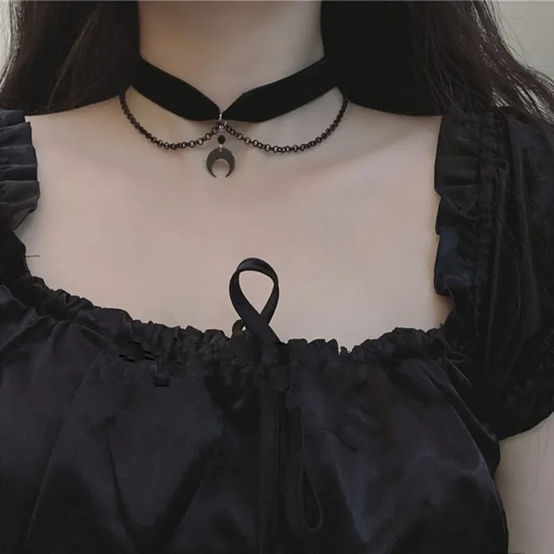 Fashion Trendy Dark Crescent Moon Necklace Punk Clavicle Chain Bungee Choker Velvet Straps Necklace For Women Girl Jewelry Gifts