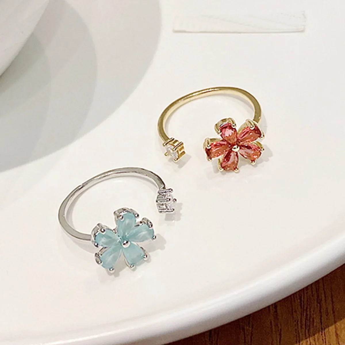 

Exquisite Crystal Zircon Flower Rings For Women Fashion Temperament Sweet Red Blue Floral Opening Ring Versatile Wedding Jewelry