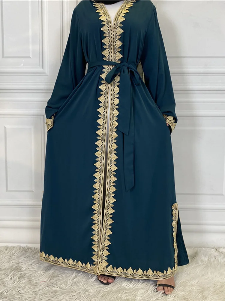 Женское длинное платье в мусульманском стиле
