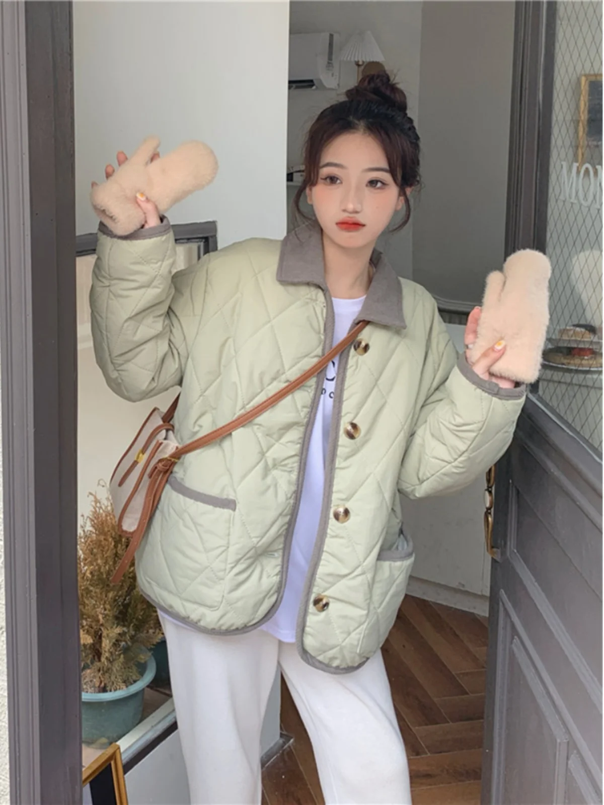 Куртка на хлопковой подкладке с маленькими ромбическими лацканами и длинными