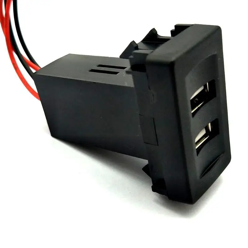 

Автомобильное зарядное устройство с двумя USB-портами, а