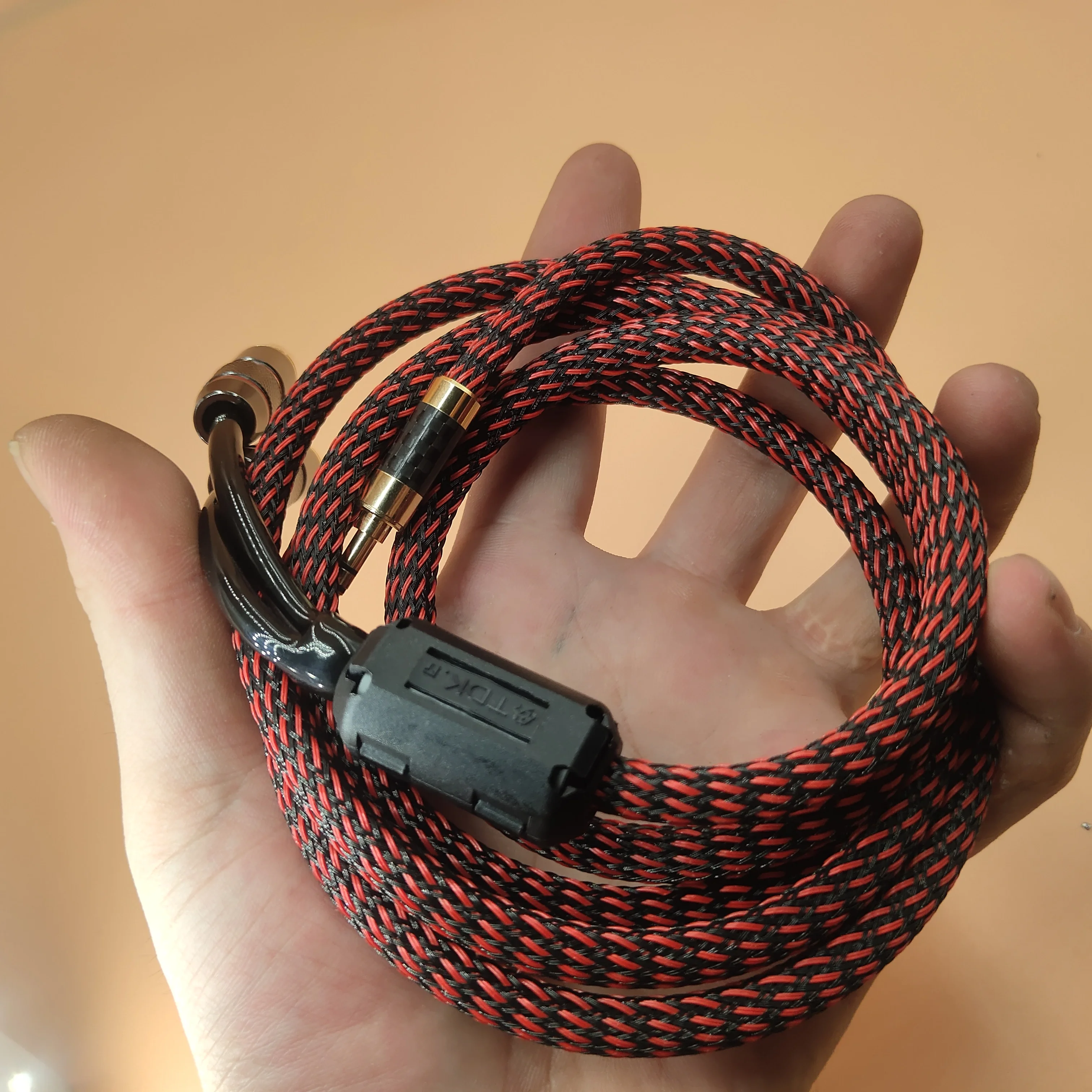 

Monster series HiFi AUX 3.5mm to 2 RCA Audio Splitter Cable Male to Male Speaker Cable mobile computer MP3 Audio Cable