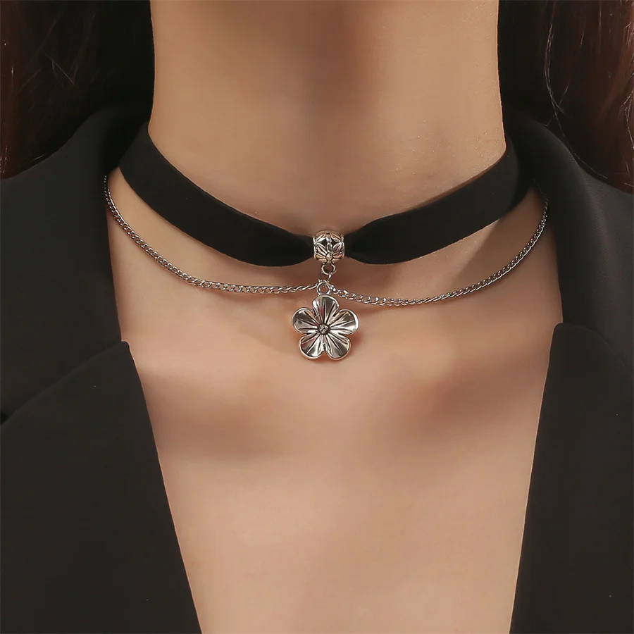 

Punk Fashion Velvet Choker Necklace for Women Vintage flower Necklace with Pendants Gothic Girl Neck Jewelry Accessories new