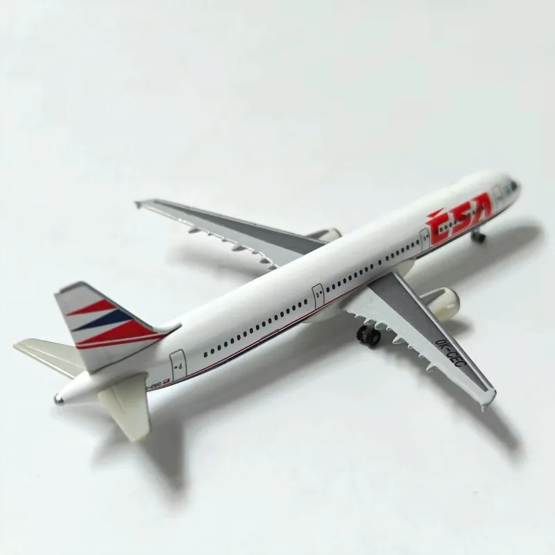 Фото Модель пассажирского самолета Czech A321 OK-CEC из литого под давлением сплава, масштаб 1:500, для коллекций и демонстрации. №1