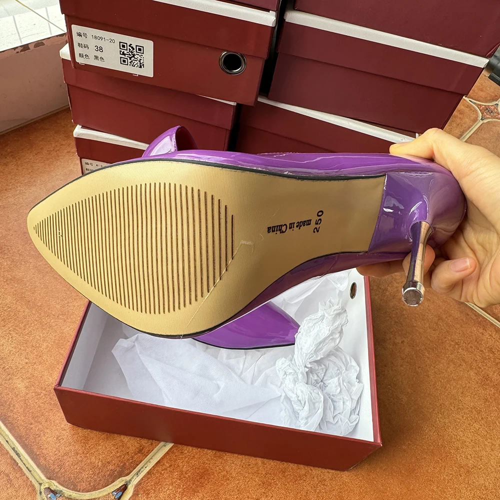 Индивидуальные сексуальные туфли-лодочки на очень металлическом высоком