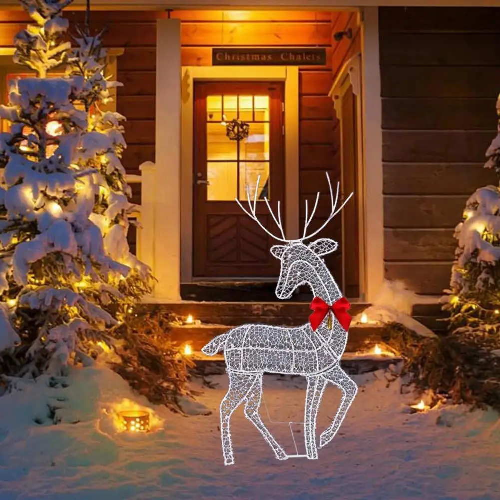 Металлическая статуя оленя