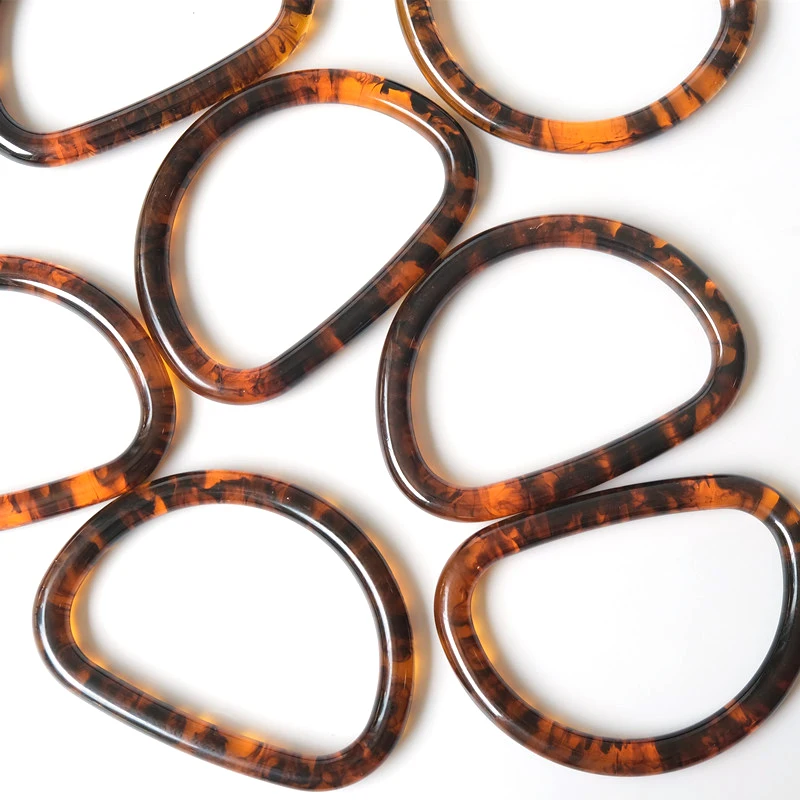 Рисунок 4 - Женская сумка с круглой ручкой