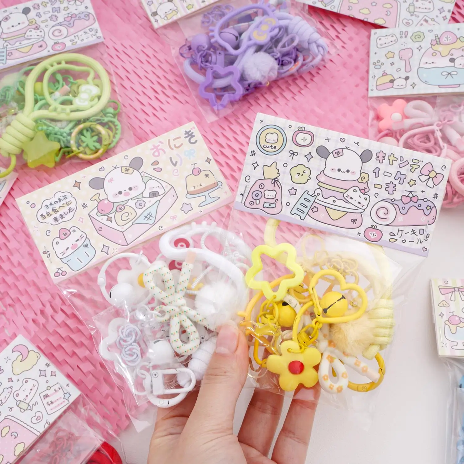 Фото Новый стильный набор из 10 штук: бусины Perler, подвески, материалы для брелоков, набор для создания украшений своими руками, аксессуары для сумок и подвесок. №5