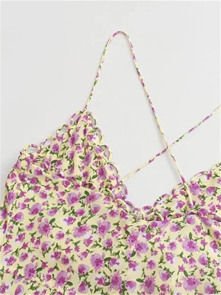 Платье-комбинация с открытыми плечами и цветочным принтом средней длины |