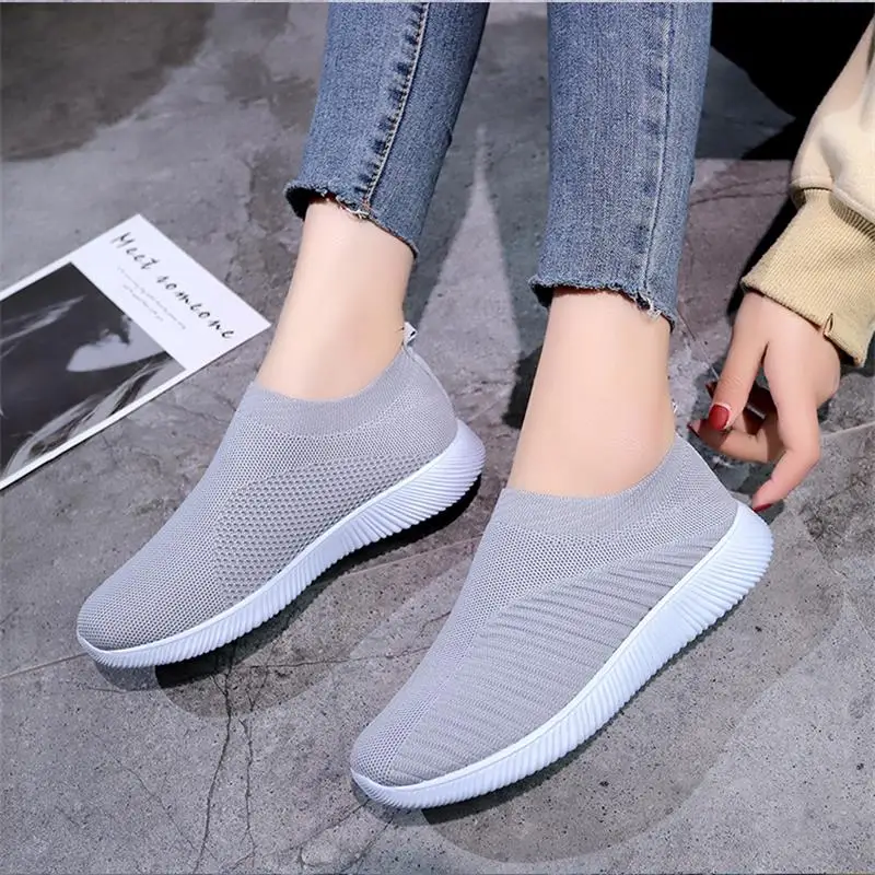 Women's sports shoes Mesh casual vulcanized shoes Soft soled large flat shoes Women's fashionable and comfortable socks shoes