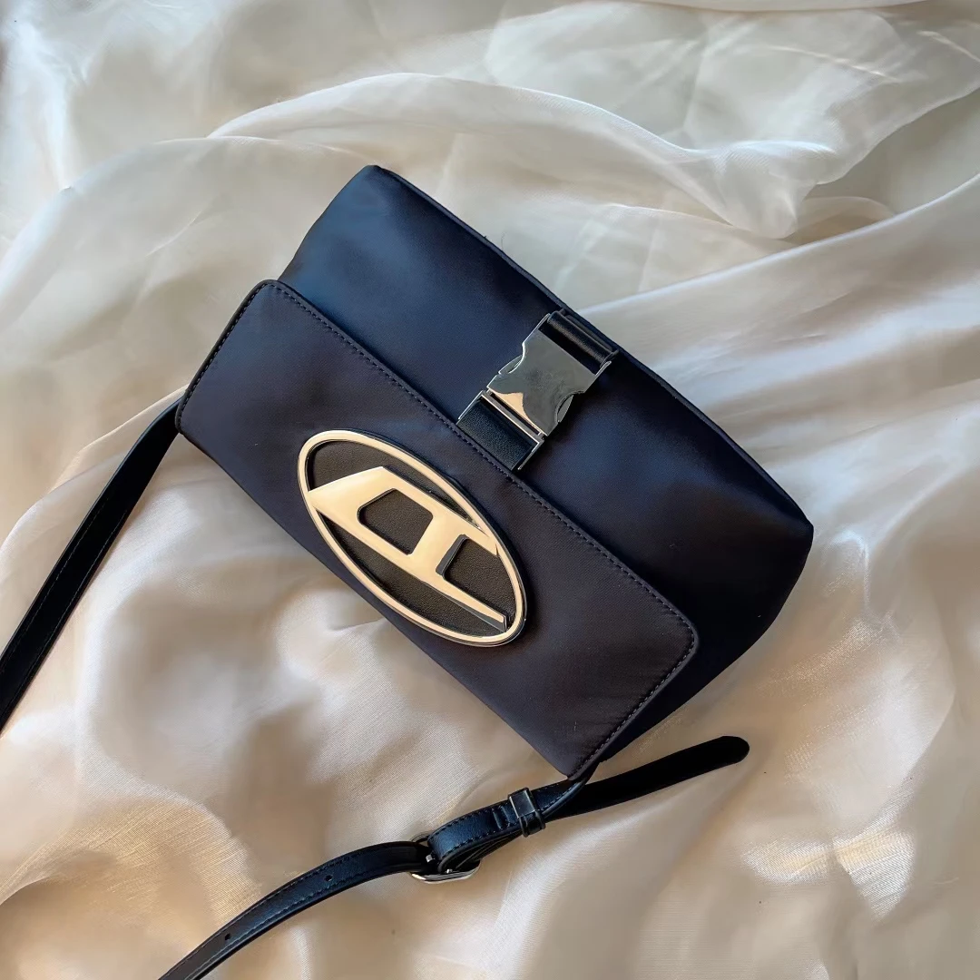 

New Luxury Designer Waterproof Nylon Shoulder Crossbody Bag Fashion Brand Trend D Letter Tote Oxford Cloth Underarm Hobo Bags
