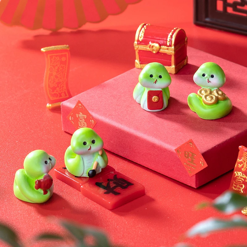 Фигурка змеи на удачу 2025 год |