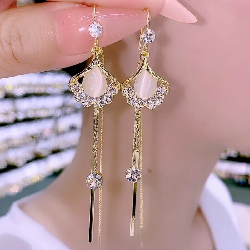 

Flower Designed Semiprecious Stone Earrings for Women with Water Diamond Long Tassels, Fashionable Gold Cheap Jewelry