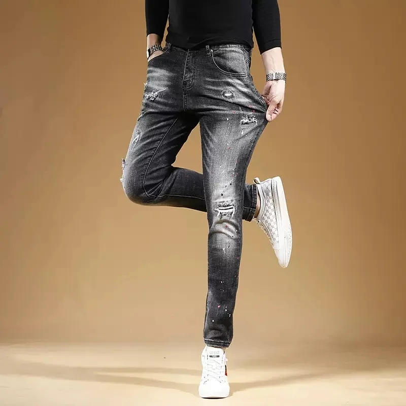 Рисунок 2 - Рваные осенние мужские джинсы