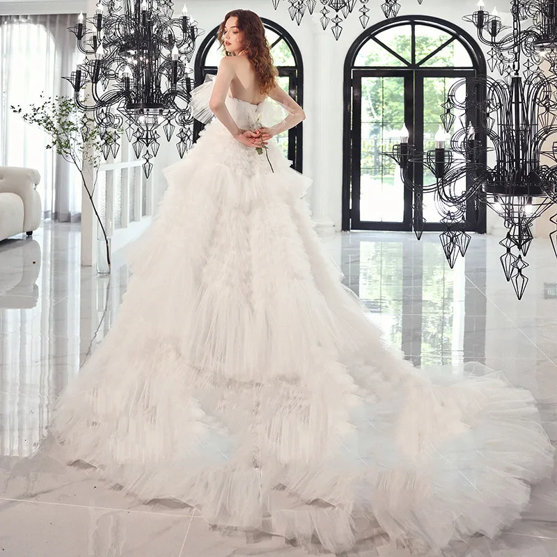 

Женское свадебное платье без бретелек