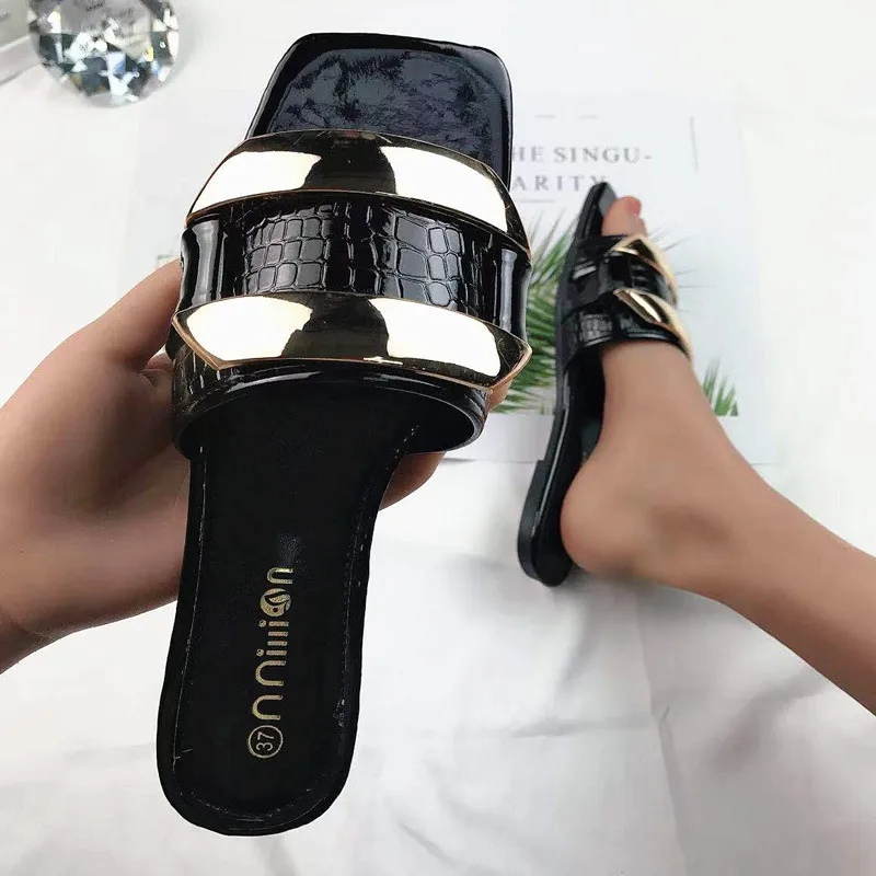 Women's Slippers New Metal Decorative Toe Sandals In Summer Women Wear Square Head Flat Bottomed Beach Sandals