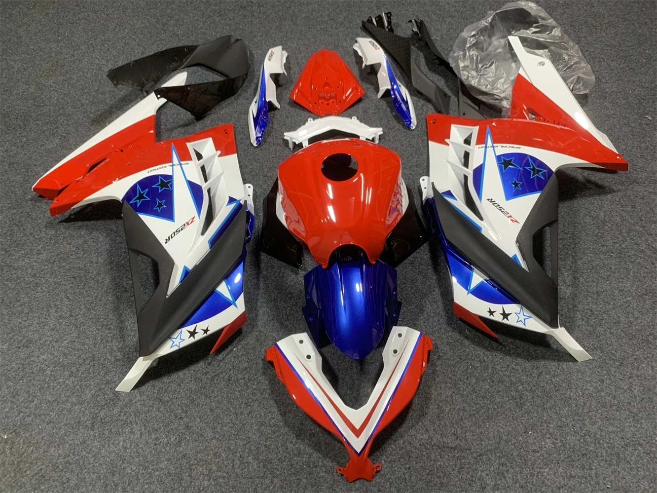 

Motorcycle Fairing Suitable for Kawasaki Ninja 250 Ninja 300 13-17 years ZX300 ZX250 2013 2014 2015 2016 2017 Fairing Red White