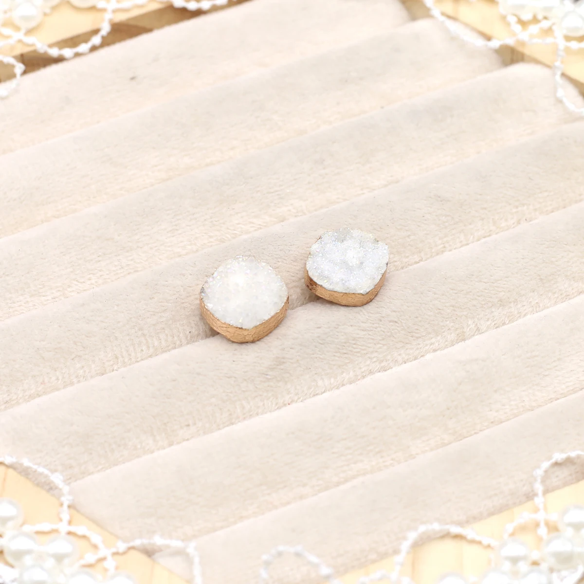 1 пара серьги-гвоздики с натуральным камнем