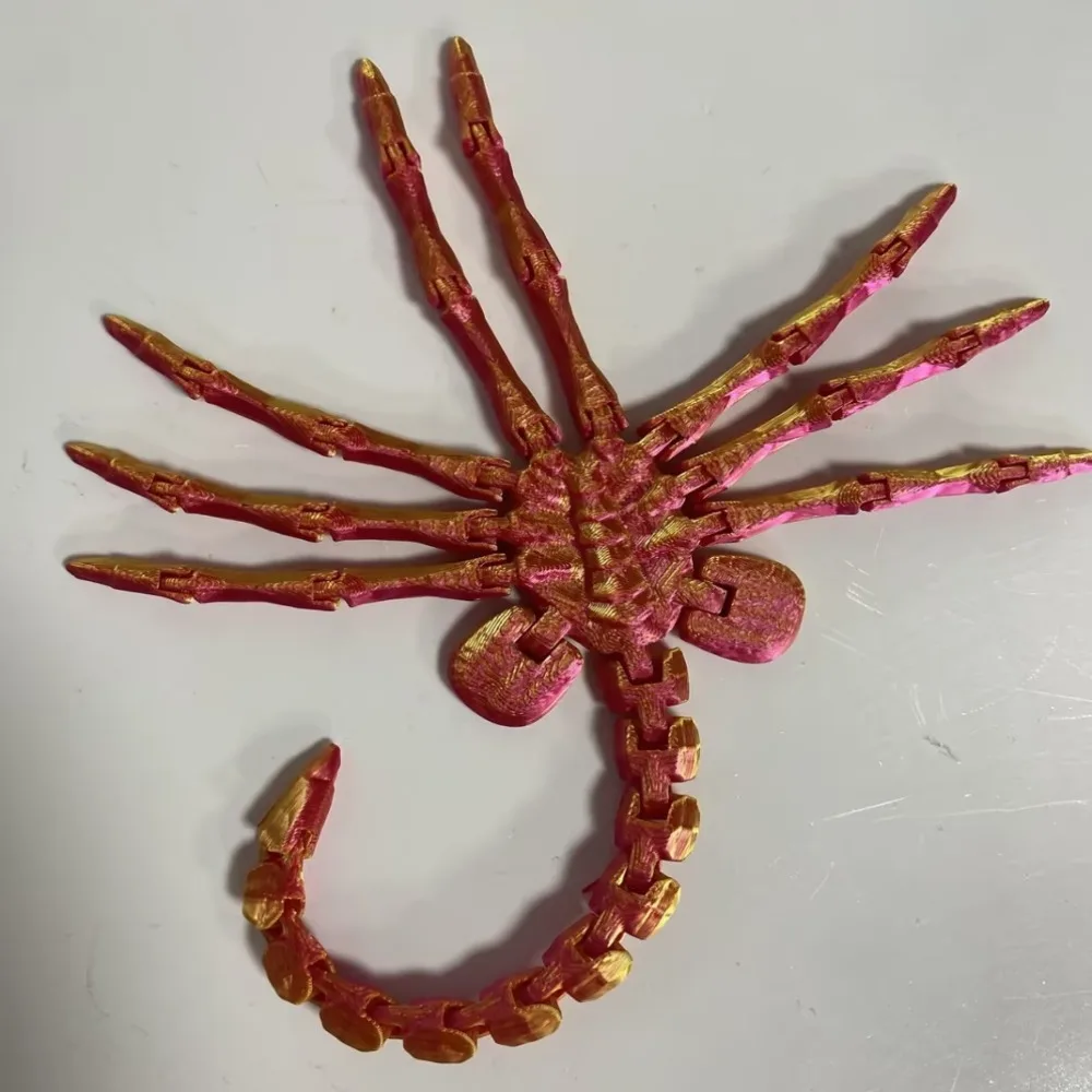 

Модель Alien Facehugger из пластика