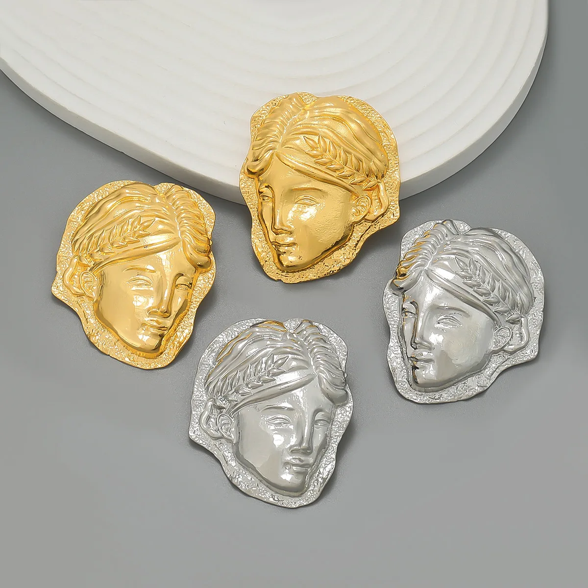 2023 New Face-shaped Drop Earrings for Women Personality Vintage Metal Jewelry Holiday Party Accessories