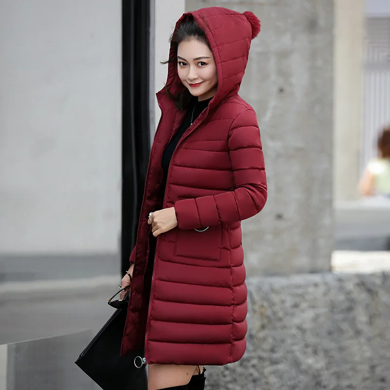 Женская длинная куртка на хлопковом наполнителе с большим шерстяным воротником