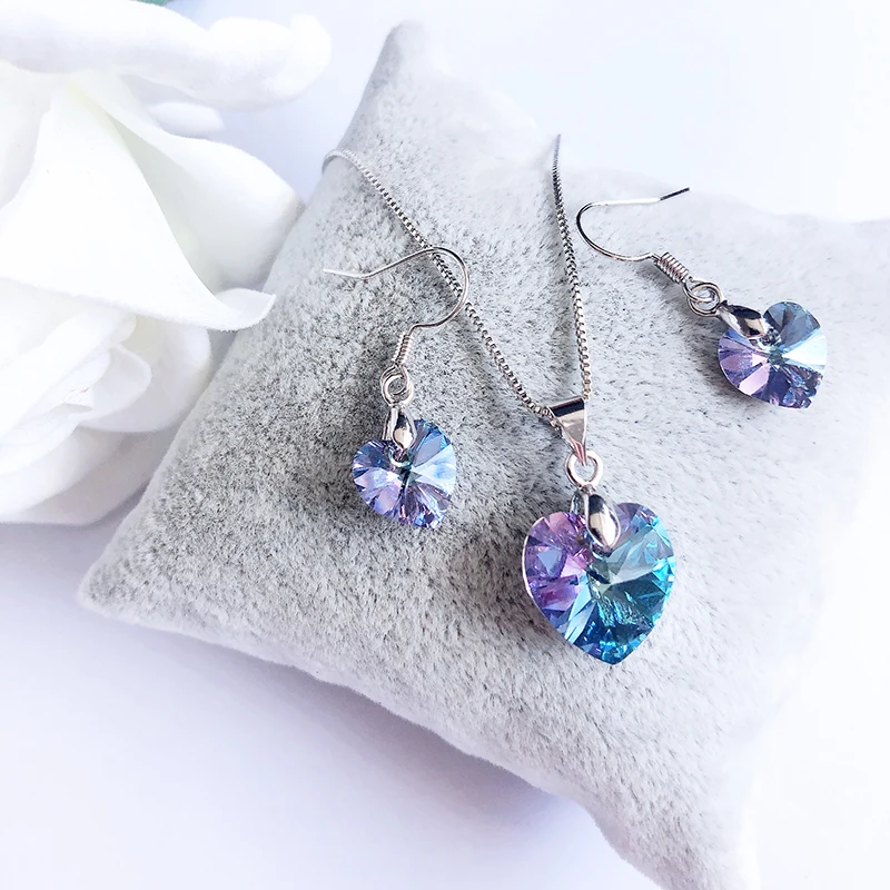 Комплект из колье и серёг с австрийскими кристаллами