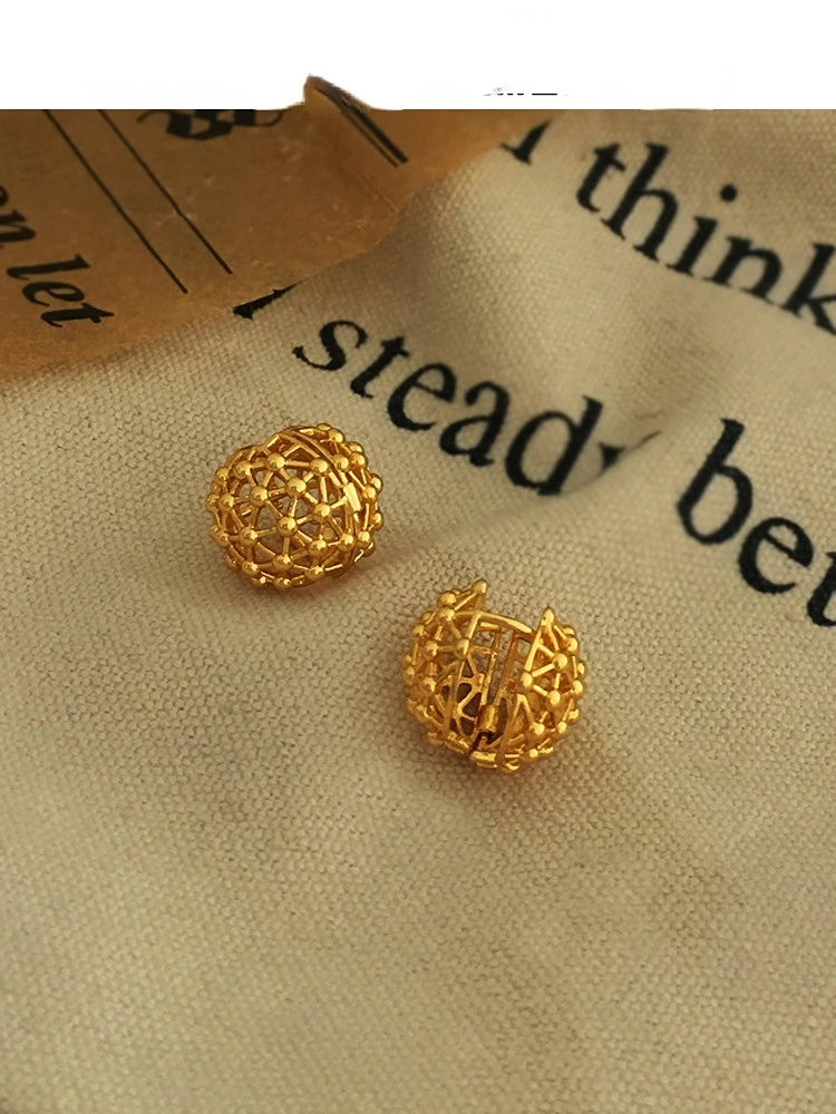 

Retro Hollow Stud Earrings Three-Dimensional Ball Ear Clip Fashion Earrings for Women