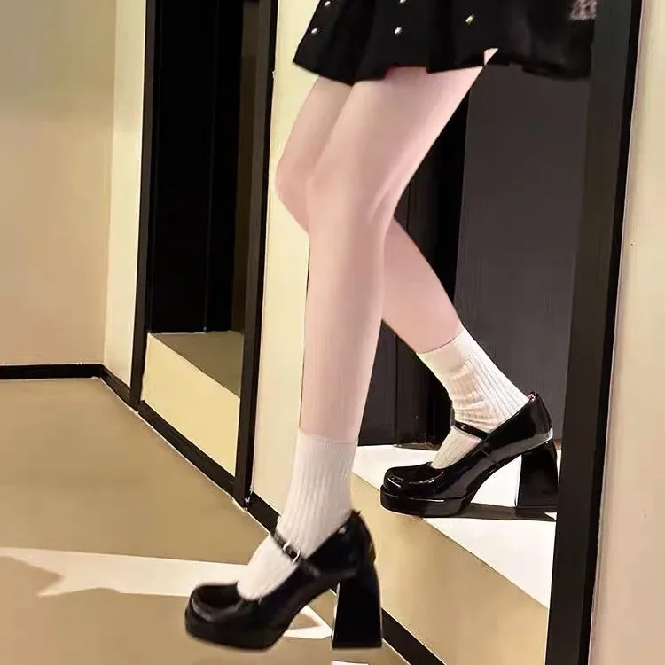 Женские туфли на высоком каблуке во французском стиле с ремешком