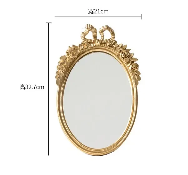 

Золотое декоративное зеркало