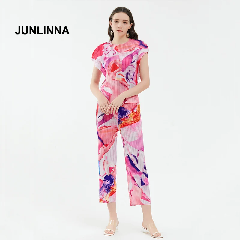 

JUNLINNA One Free Size Women Pleated Two Piece Sets Summer New Grometric Printing T-Shirt+Long Pants Fashion Leisure Wear