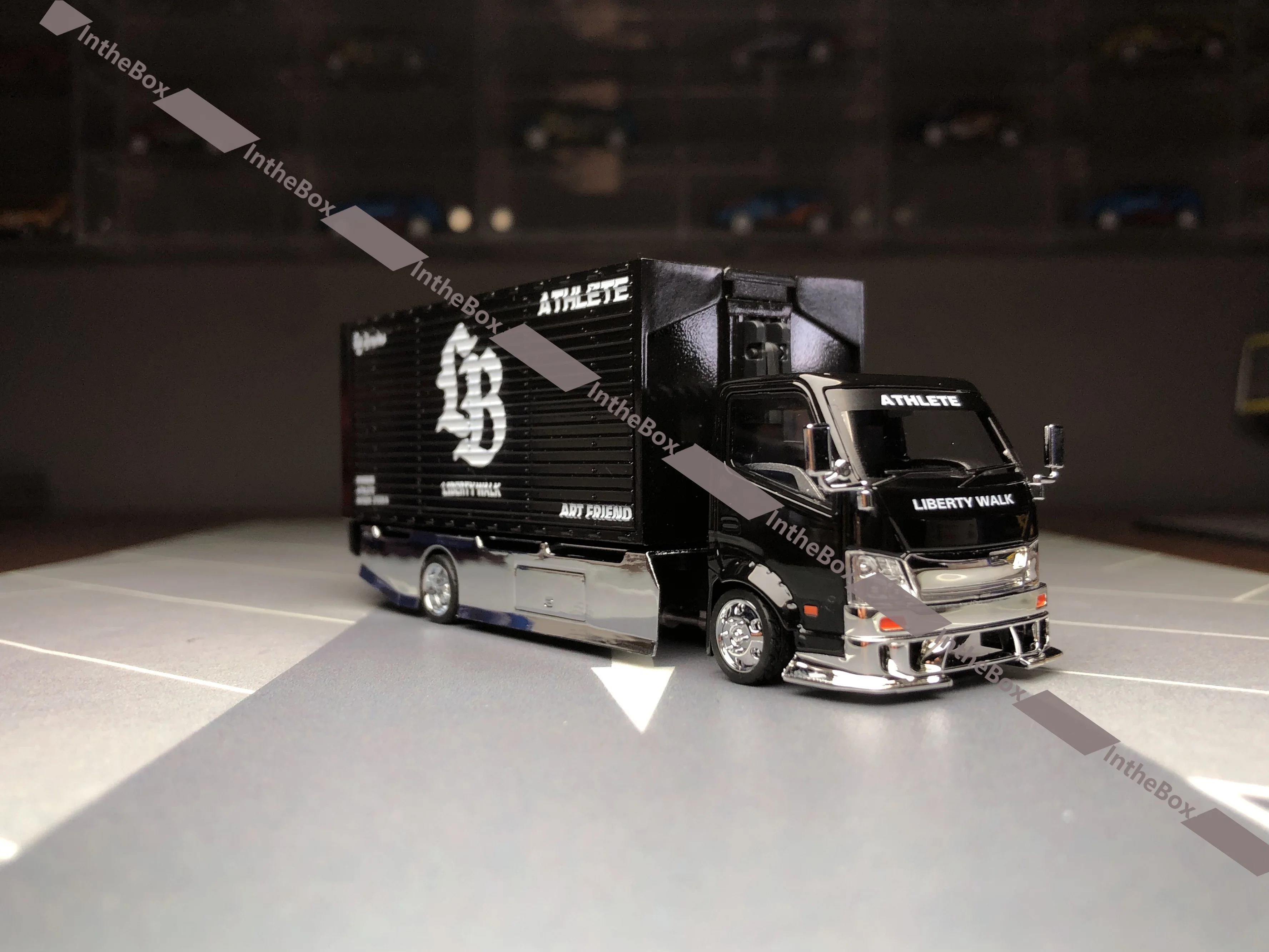 MT 1:64 AIT Black LB H300 Box Truck Custom Sports Diecast Collection Ограниченная серия игрушек для хобби