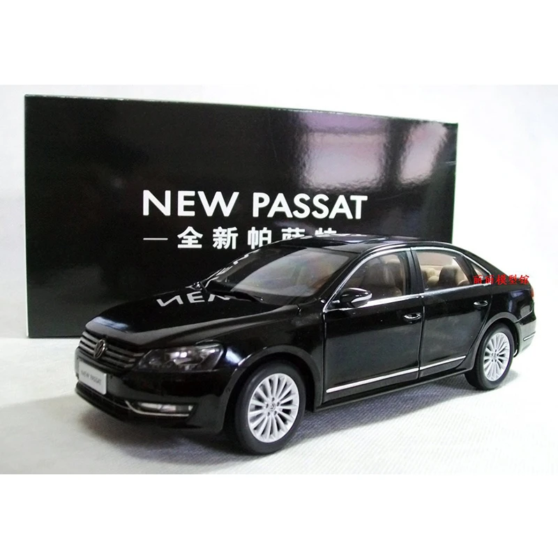 

Новинка 1/18, оригинальная литая модель Passat из сплава, голубое, шампанское золото, классическое украшение для взрослых, статический дисплей, с...