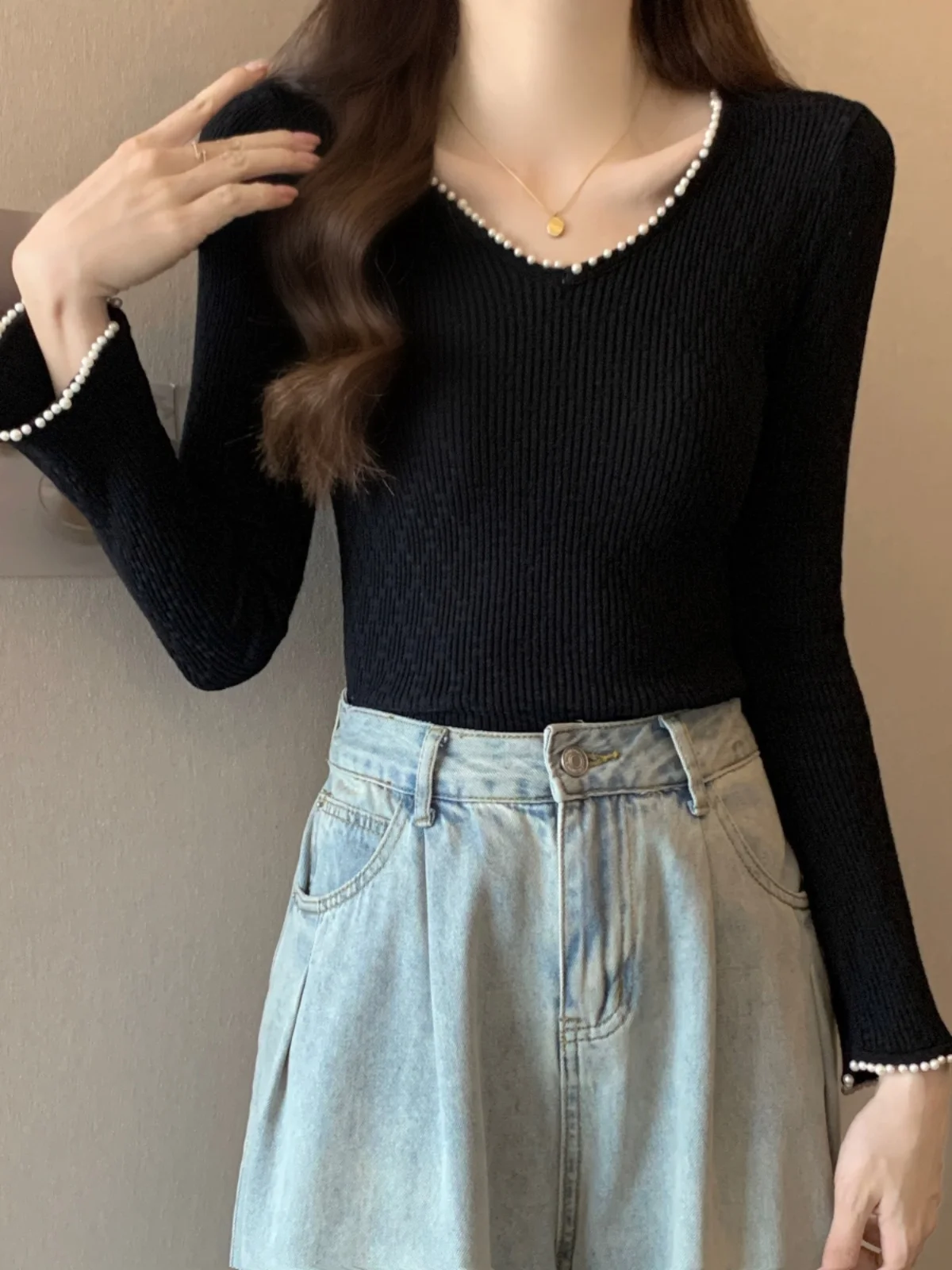 Black V-neck Sweater Women Inner wear Autumn and Winter High-Grade Beads Bell Sleeve Knitted Bottoming Shirt French sle Tem...