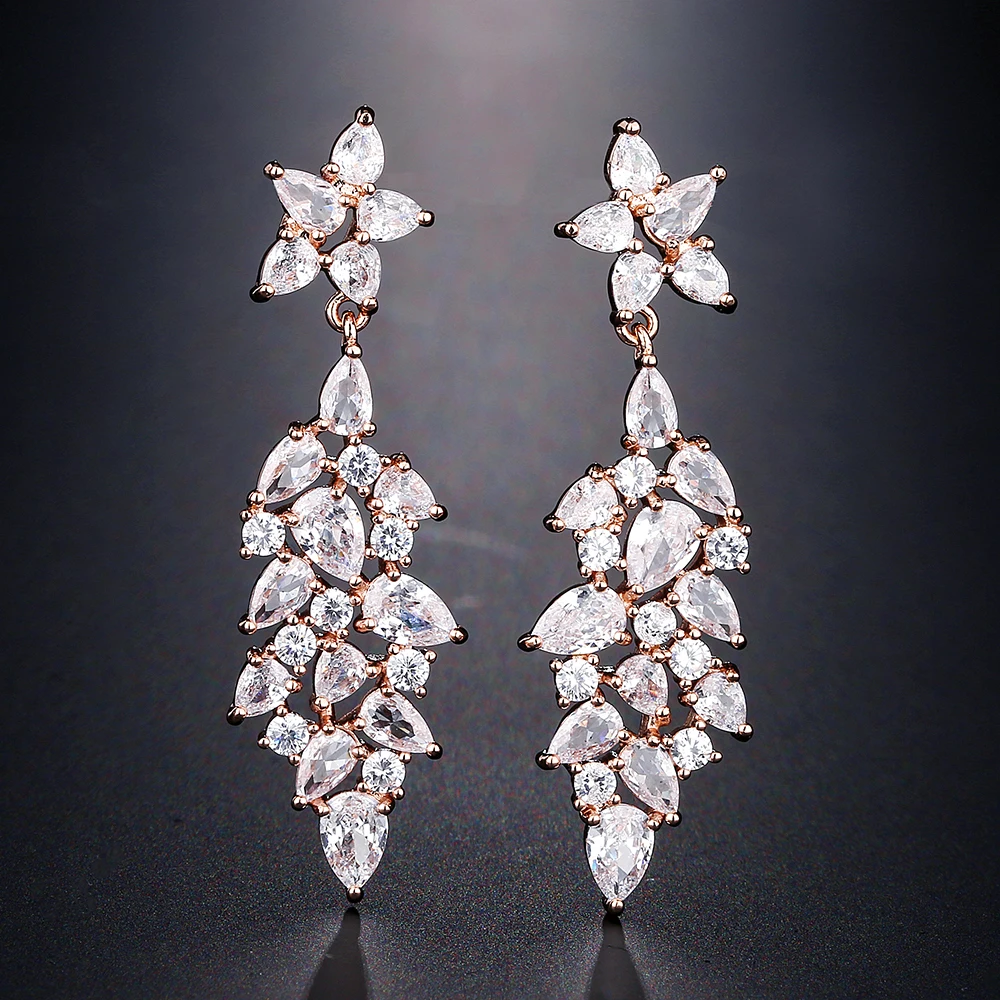 

Luxury Exquisite Zircon Snowflake Stud Earrings for Women Shiny Rhinestone Crystal Flowers Earring Wedding Party Gifts