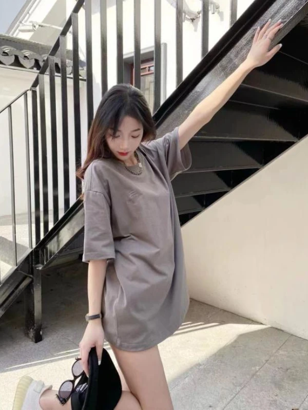 

Футболка с коротким рукавом и круглым вырезом, с принтом букв