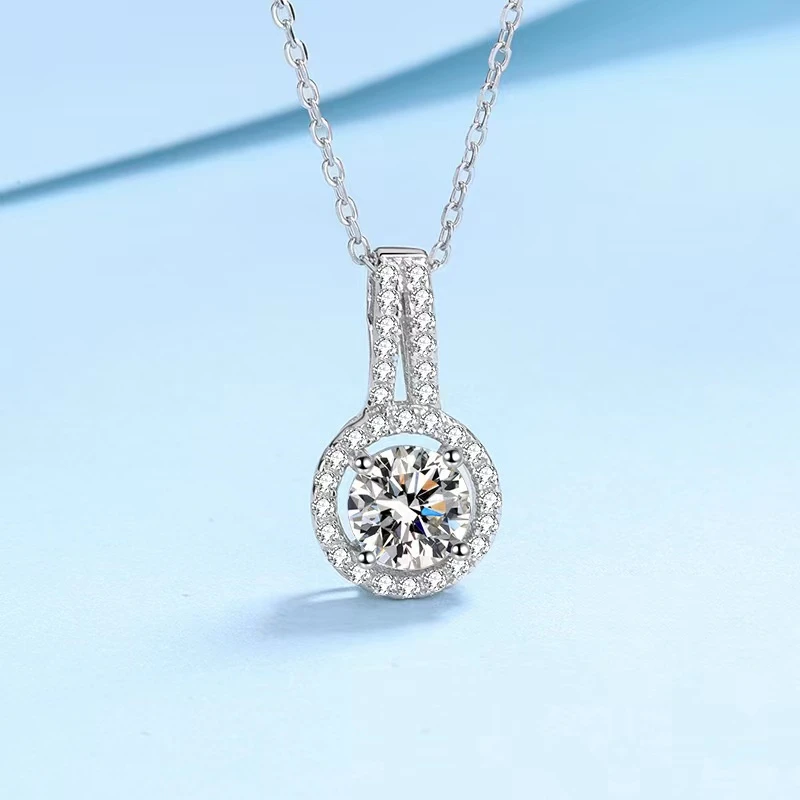 

Classic round bag Moissanite necklace 1-carat S925 pendant 18k white gold clavicle chain light luxury simple for girlfriend