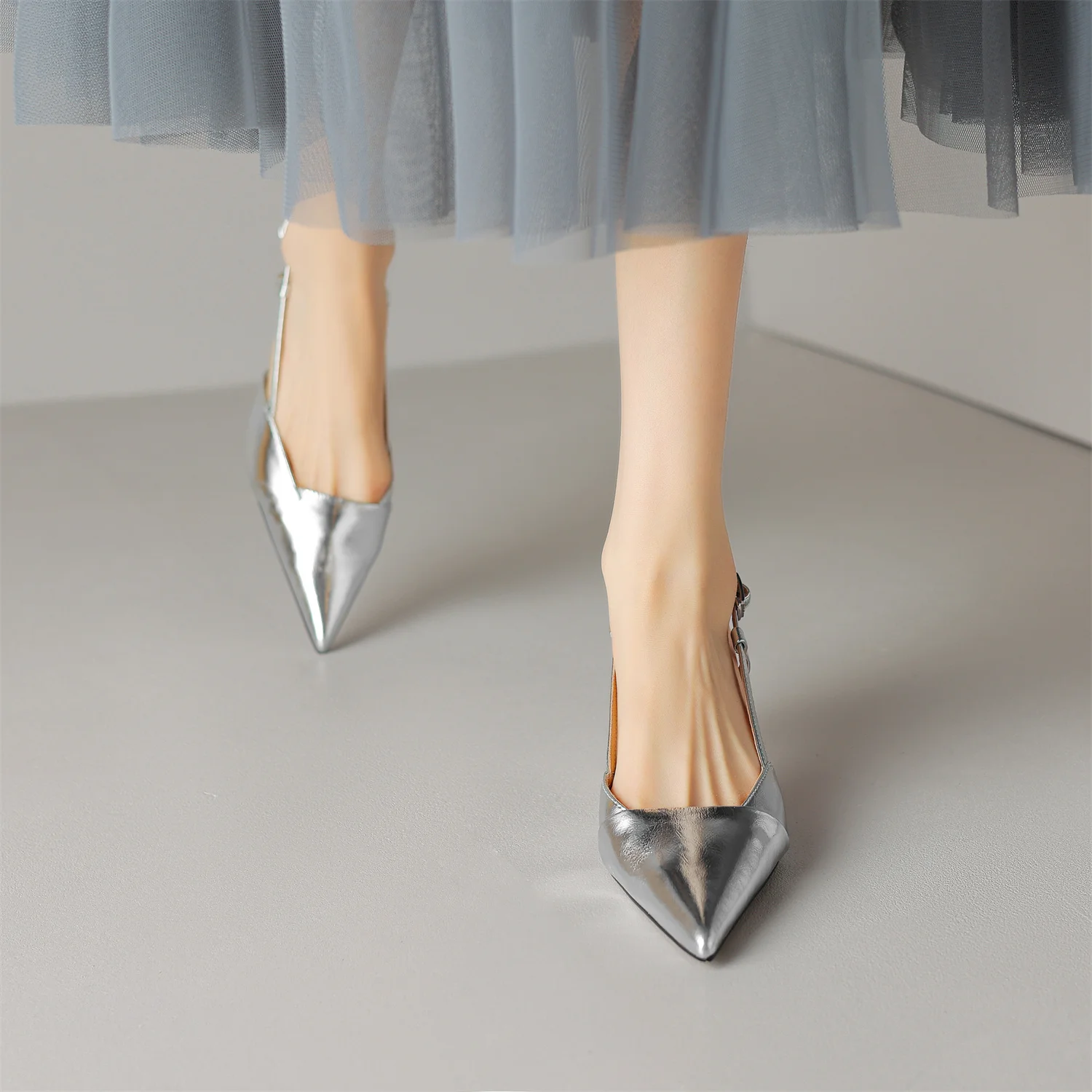 Heel Sandals Women 2023 Luxury Cowhide Upper Sheepskin Insole Sheepskin Insole Pointed Toe Slingback Handmade Female Shoes