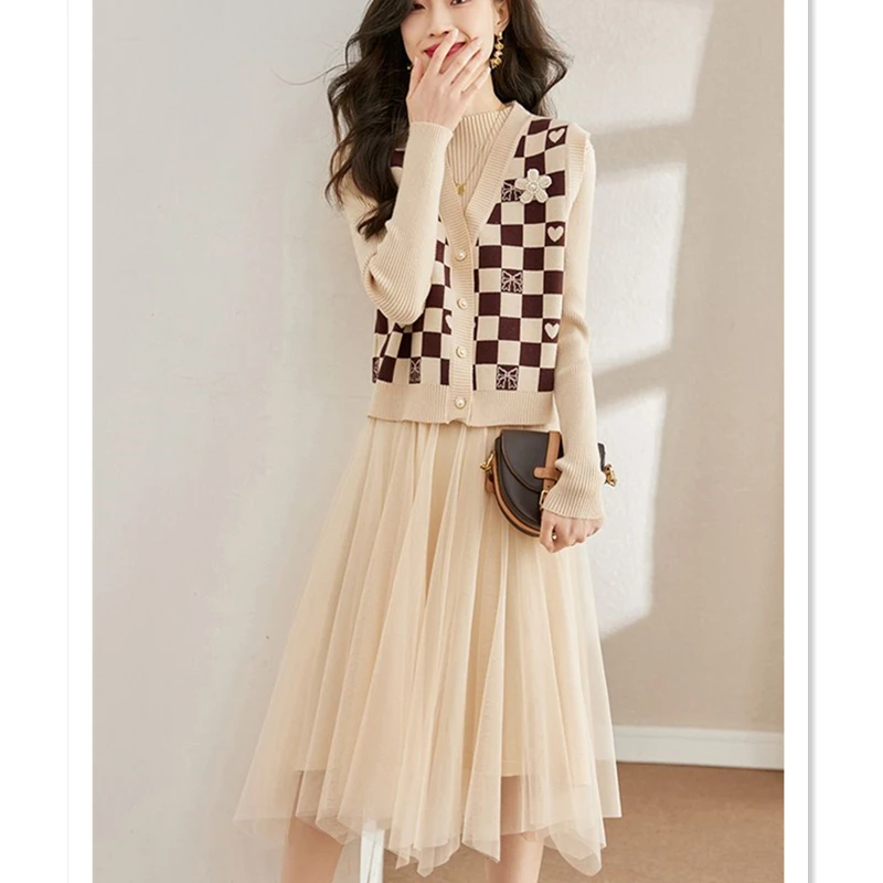 Женское платье-двойка новинка весны 2023 Элегантное трикотажное платье-жилет с