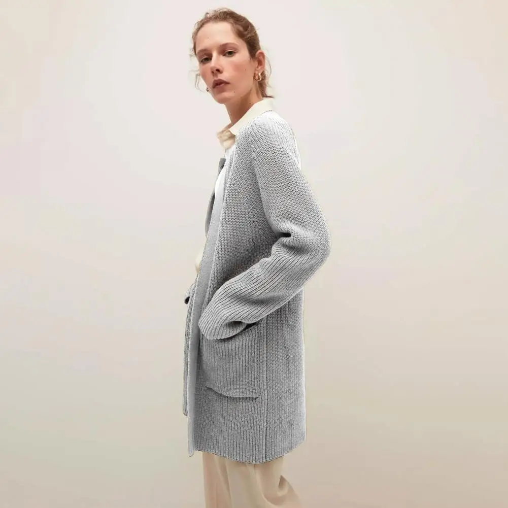 

Женский трикотажный кардиган средней длины с круглым вырезом и длинными рукавами