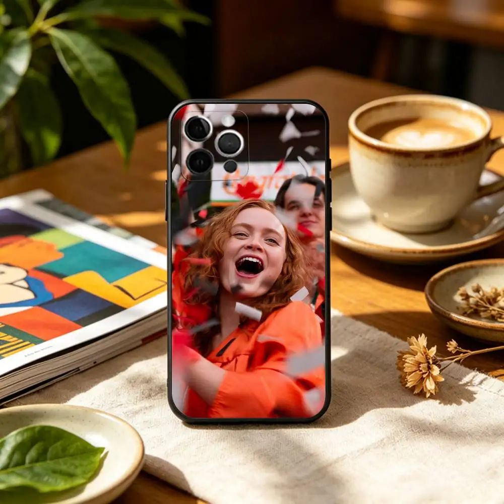 Фото Актриса Сэди Синк. Мягкий силиконовый черный чехол для телефона для iPhone 17, 16, 15, 14, 13, 12, 11 Plus, Pro Max, XS. №4