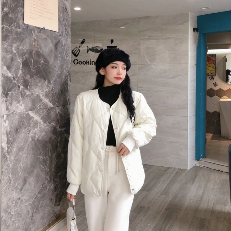 Корейское короткое свободное пуховое пальто с ромбической сеткой без воротника