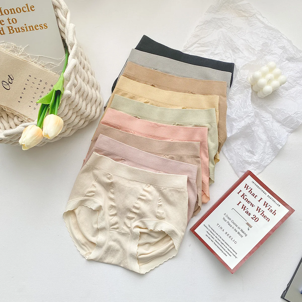 

Abdomen tightening and buttocks lifting Honey peach buttocks Seamless women's medium waist underwear Simple briefs