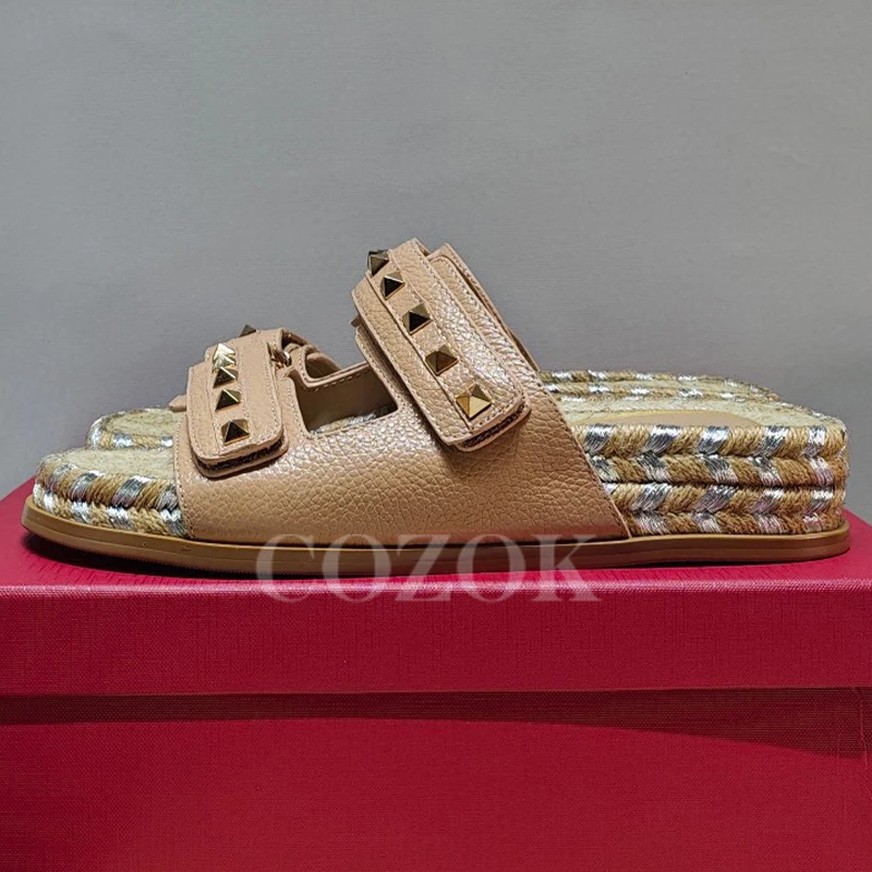 

Women Slippers Summer 2023 New Metal Rivet Decor Weave Design Platform Sandals Appear Whitening Thick Bottom Ladies Slippers