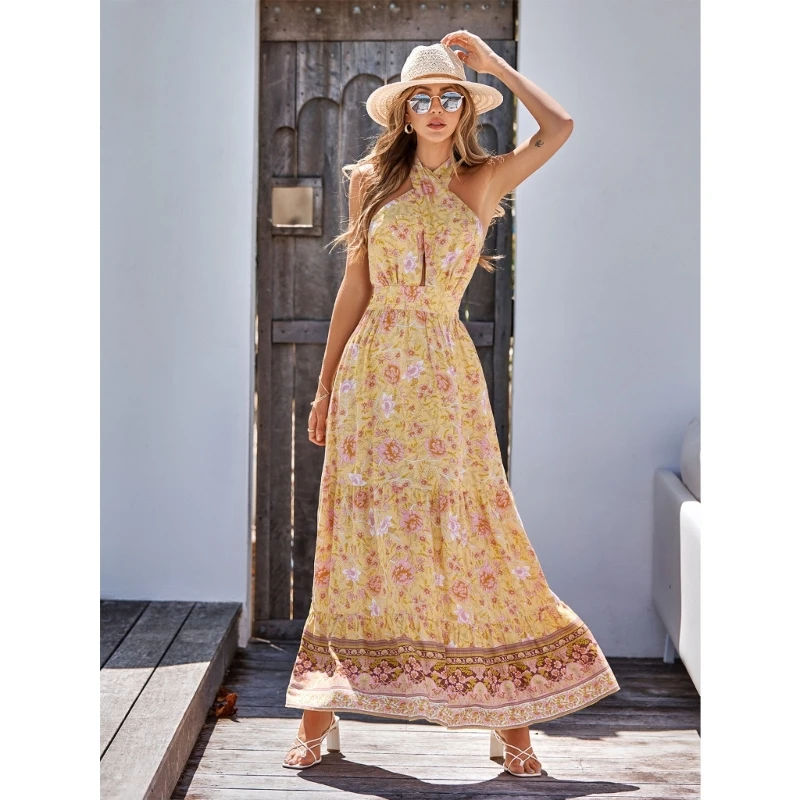 

Женское плиссированное платье-макси с открытой спиной и цветочным принтом