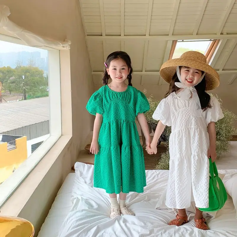 

Платье до середины икры с круглым вырезом и коротким рукавом