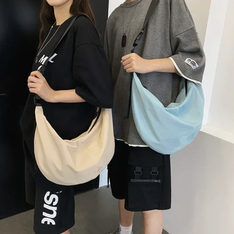 

Crossbody Bags Men Solid Color Large Capacity Hobos Unisex Harajuku Japanese Style Nylon Waterproof Travel Shoulder Zipper Purse