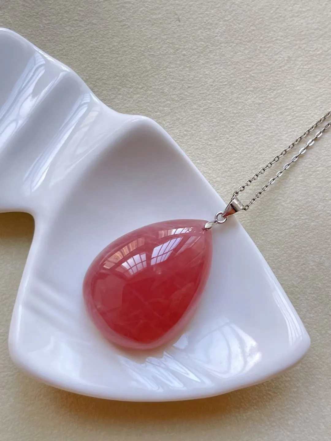 Подвеска Из Натурального Розового Кварца 31x22x10 мм